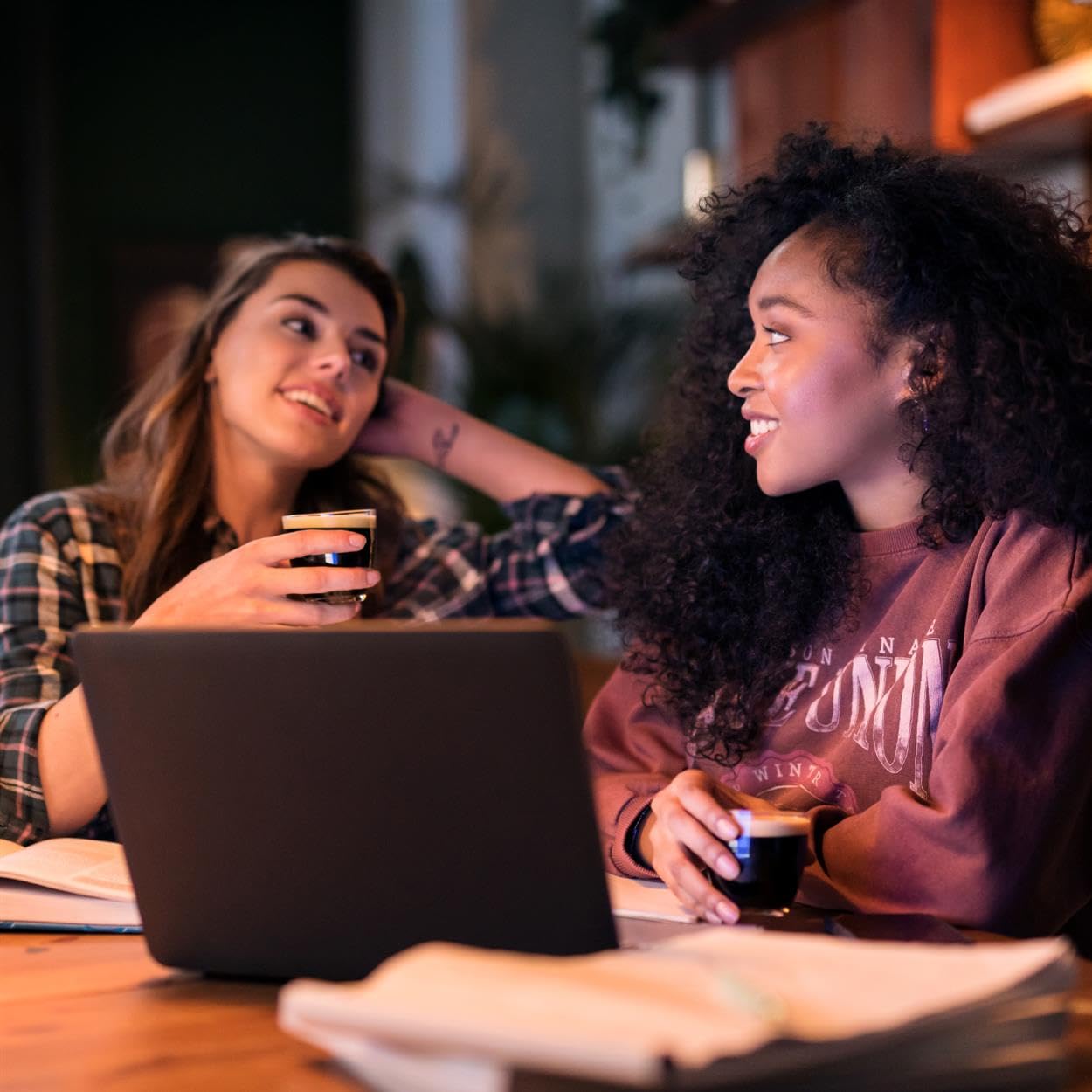 Philips Senseo Original Plus Kaffeepadmaschine – Kaffeestärkewahl, Coffee Boost Technologie, Umweltfreundlich, Zwei-Tassen-Funktion, 0,7L Wassertank, Schnelles Aufheizen, samtige Crema (CSA210/60)